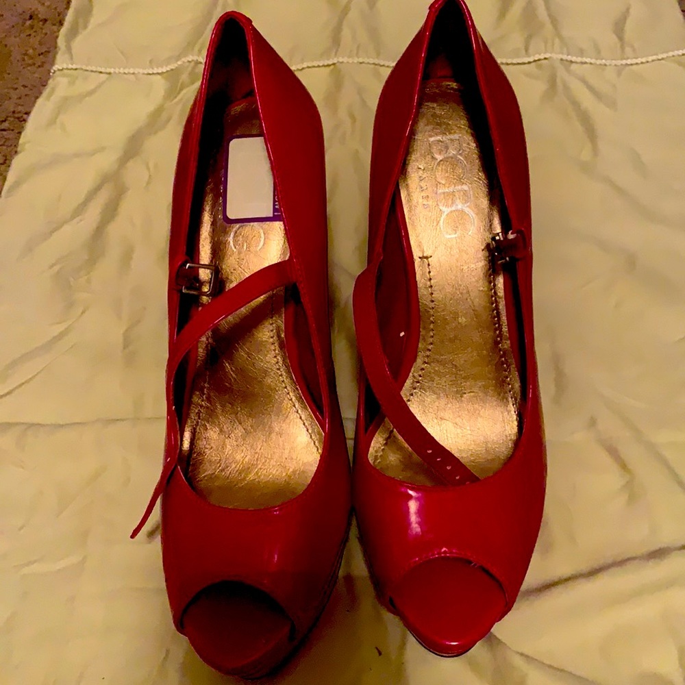 Red peep toe